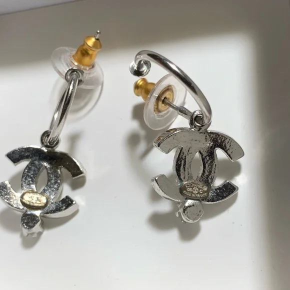 Chanel CC earrings 💯 Authentic - Picture 3 of 3